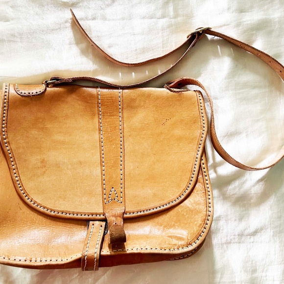 TOTE, BRAZIL, HANDMADE, NATURAL LEATHER, BUCKLE CLOSURE, LONG SHOULDER STRAP, - Picture 1 of 8